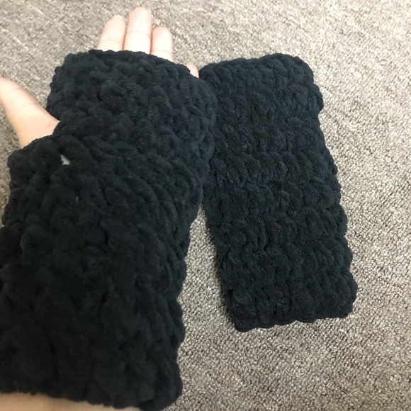 Black Fingerless Gloves - Picture 2 of 4
